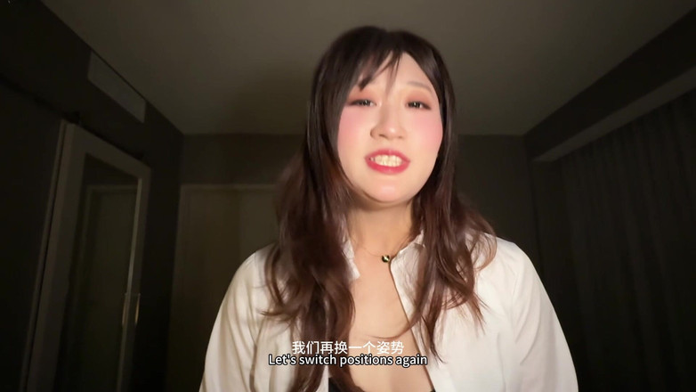 Chloe Lin: Sedus de doi colegi minunați într-o călătorie de afaceri! Deschide camera...