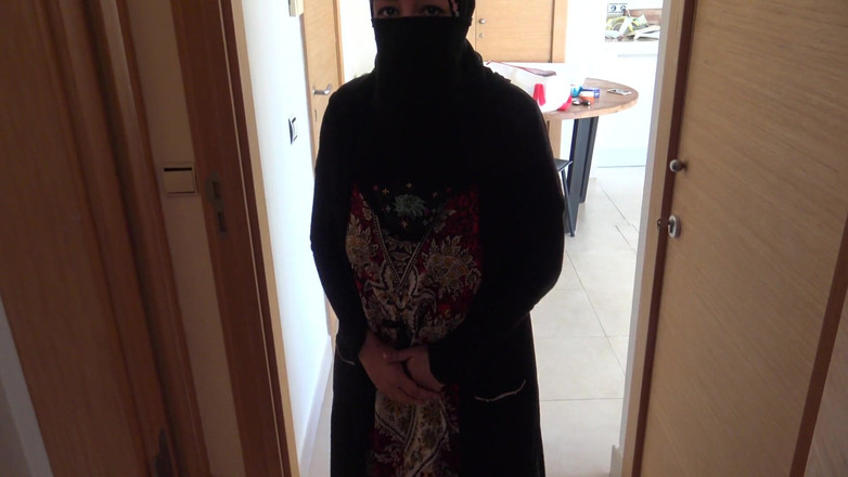 Souzan Halabi: Леді починає працювати в німецькому борделі