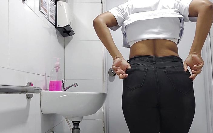 kelsyStar: Amateur-kamera im krankenhaus-badezimmer nimmt sexy latina-krankenschwester mit dickem auf