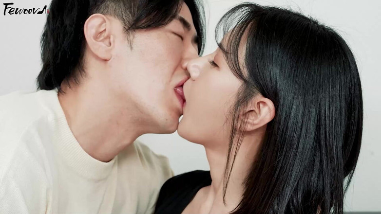 Fewoovcom: 低生育率时代，爱国女友要求阴道内射精使她怀孕