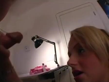 Femdom Sex: Amatoare blondă Nelly face o labă uimitoare