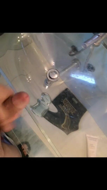 Rafael Torreano: Gorący facet szarpie się jęcząc w lustrze