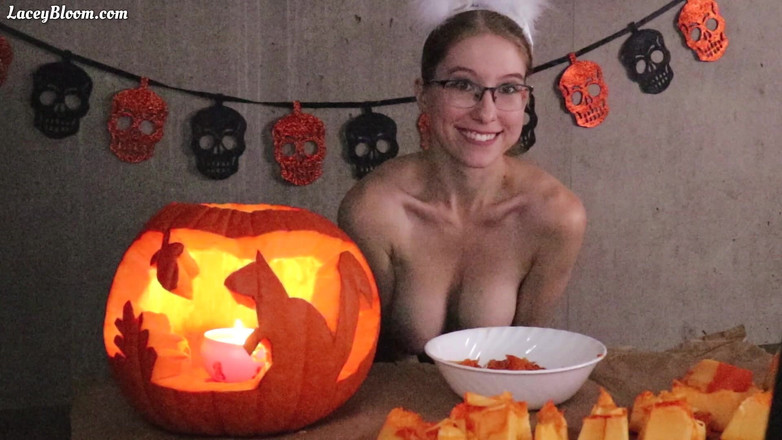 Lacey Bloom: Gioca con la zucca 5:21