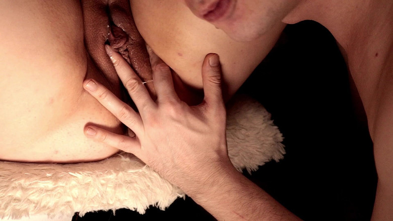 Godsgifts1: Elle se fait lécher la chatte jusqu’à ce qu’elle jouisse,...