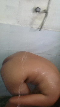 Caught Maid Naked Whilst Cleaning the Washroom