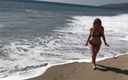 Erin Electra: Gagica de pe plajă agață un armăsar cu o pulă...