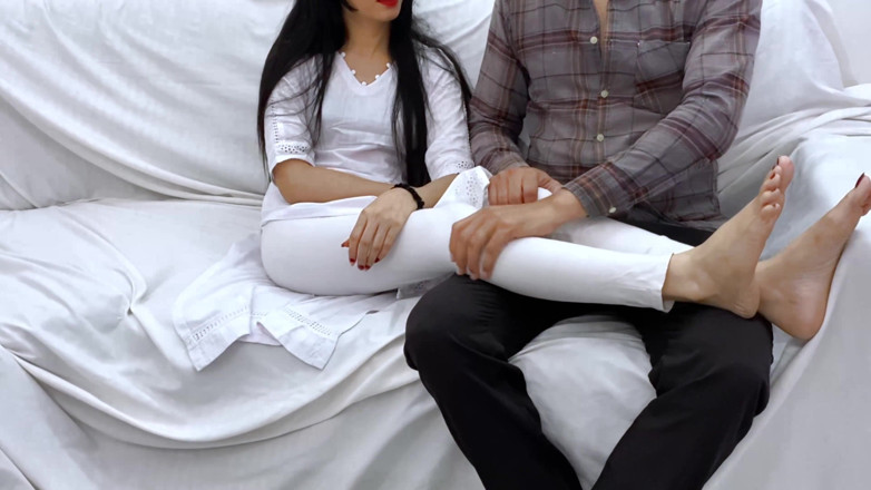 Desifilmy45: Celé romantické a sexuální video mě a mé nevlastní matky...