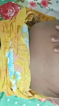 Istri desi pertama kali mencoba anal yang sangat menyakitkan