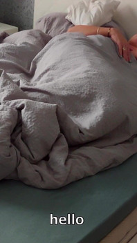 Il mio vicino mi scopa mentre mio marito è al lavoro, vero orgasmo multiplo e sborrata in bocca