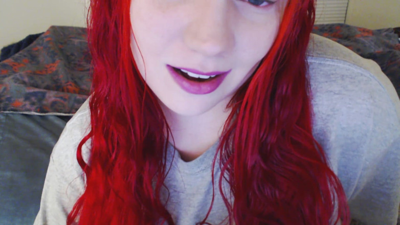 Scarlet Vixen: Lápiz labial y boca fetiche de labios morados