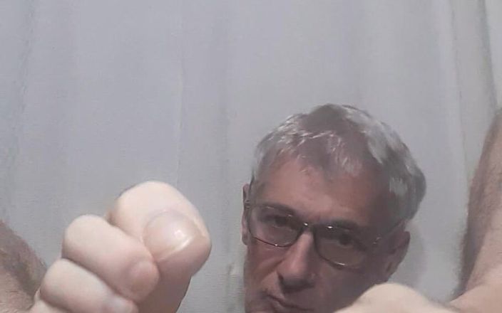 Big uncut hard cock: Cerca de mis pies