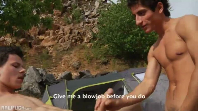 Raw Fuck: Een tent delen betekent het sperma delen