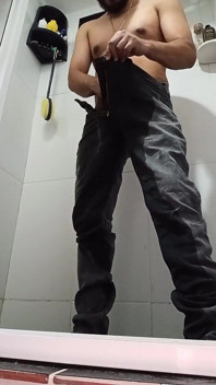 Močení v Dark Jeans