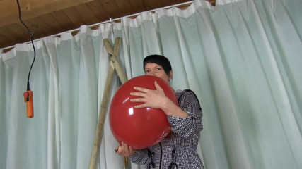 Yvette xtreme: Balloon popping