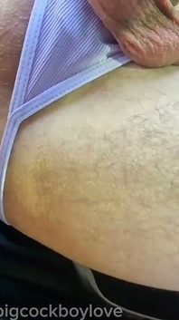 Niedoświadczony Twink Na Spacerze Zostaje Zerżnięty Przez Duże Kutasy Z Fontannami Spermy.