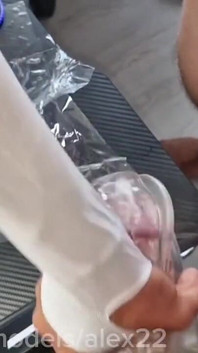 デカチンから友達に絶頂の噴水、ザーメンで洗い流す!
