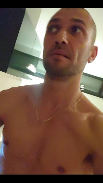 Boy jerking off: Zrelaksuj się w domu