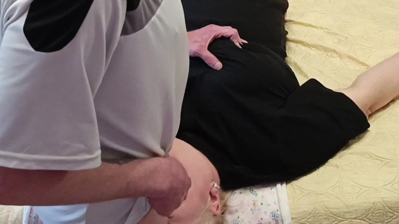 Zona901: Je branle ma bite pour éjaculer sur ma voisine