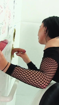 아마추어 글로리홀 갱뱅에서 밀프 정액 섹시한 클레오를 스와핑하는 마누라