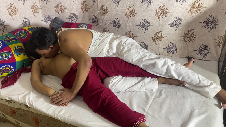 Desi Indian Wife: Große möpse, geile indische ehefrau mit ehemann beim sex