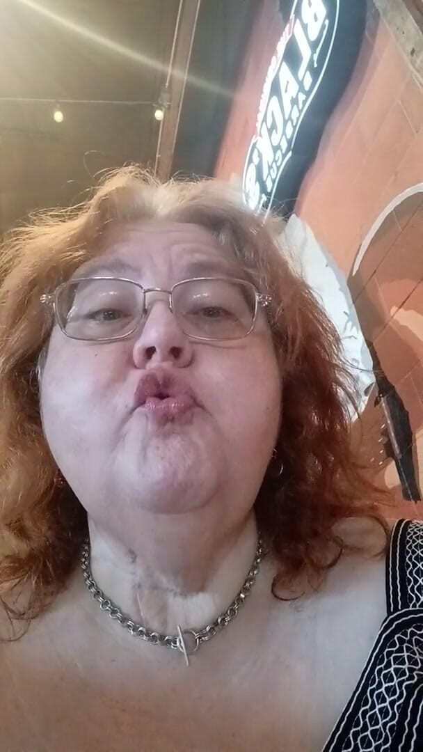 BBW nurse Vicki adventures with friends: Cena squisita in un vecchio negozio per barbecue