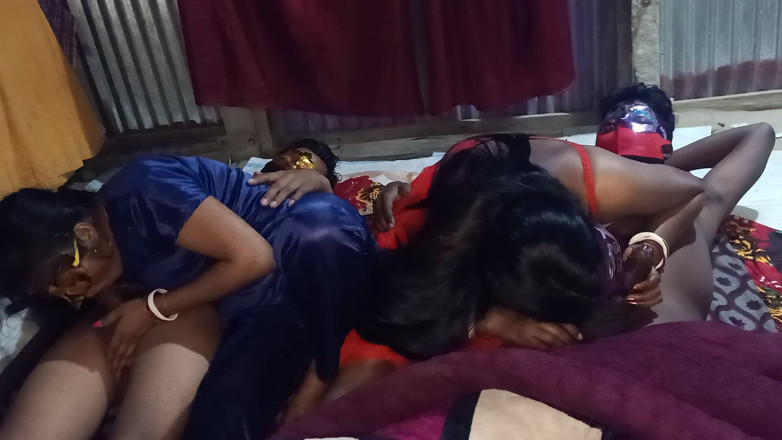 Uttar dinajpur: Vợ làng Ấn Độ làm tình nhóm nhanh chóng