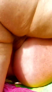 MILF blonde super miang dikongkek dubur di luar rumah