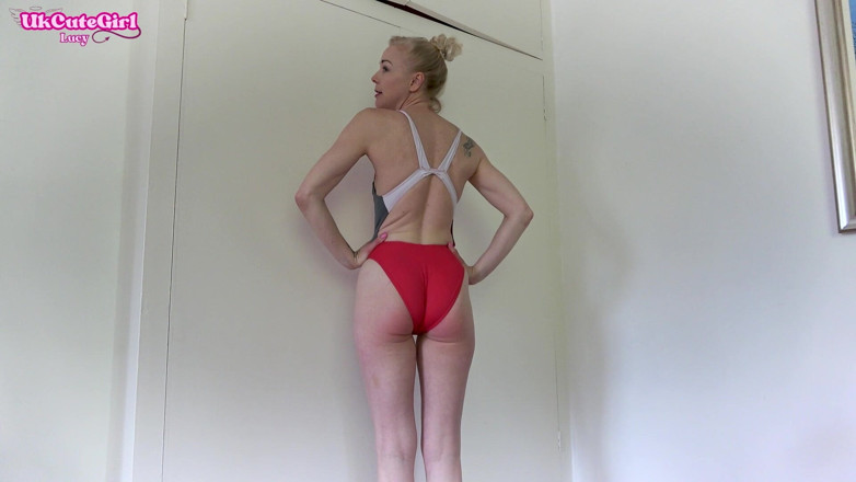 UKCuteGirl Lucy Lauren: Kinky Splash - provocação de venda de terno vermelho