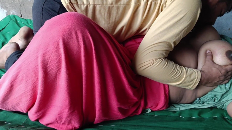 Yourgeeta8899: Genç desi köylü kız sikilirken orgazm oldu, bacakları kaldırılmış güçlü...