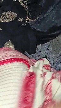 Desi Bhabhi knullad i svart kostym salwar i bakifrån