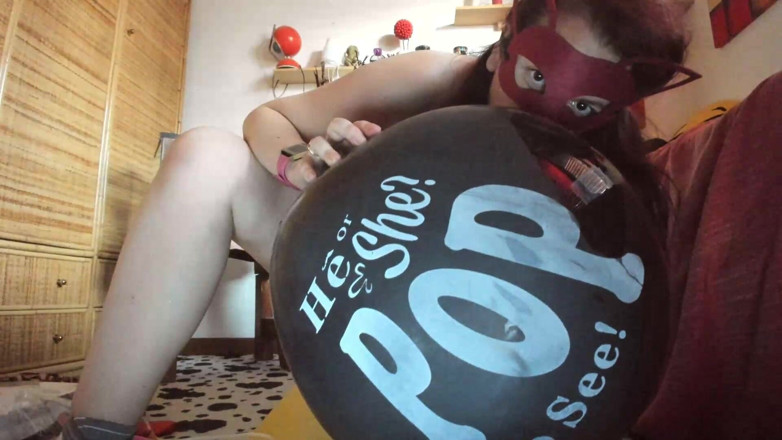 Nicoletta Embassi: Black Latex Domination: Giant Balloon Inflation and Nicoletta's Sensual Clutch