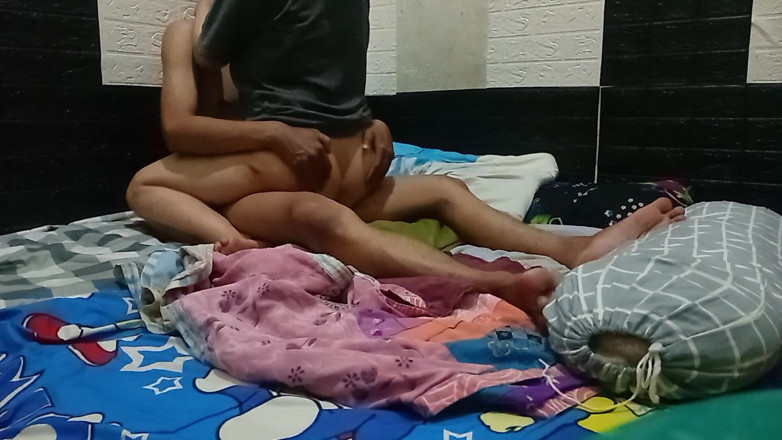 Famly sex: Asyalı götlü pürüzsüz putohb ve ateşli tarafından üstte sallanıyor