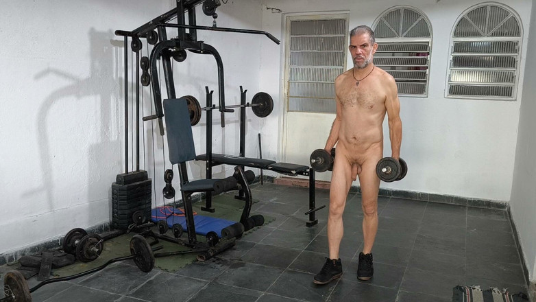 Carmona's father: Let's Train Naked
