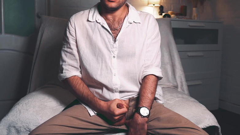 NoelDero: सुंदर आदमी noel dero, पुरानी शैली में कपड़े पहने, कैमरे पर हस्तमैथुन करता है और जोर से वीर्य निकालता है 4k