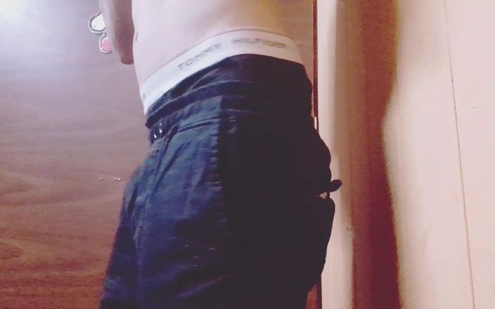 Sexy gay show: Mon jeune show webcam à poil jouant avec son corps le...