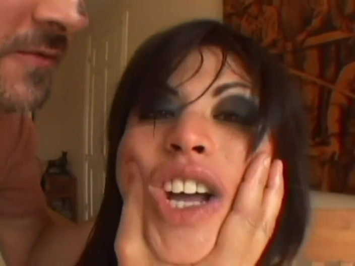 Double Penetration Party: Tvrdý mezirasový gangbang pro ošklivou Latinoameričanku