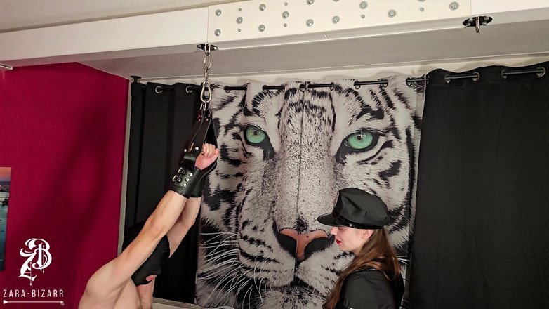 Zara Bizarr: Инспектор Зара даёт проигравшему то, что он заслуживает