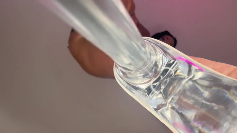 Mila Amora: Hiel vertrappen pov