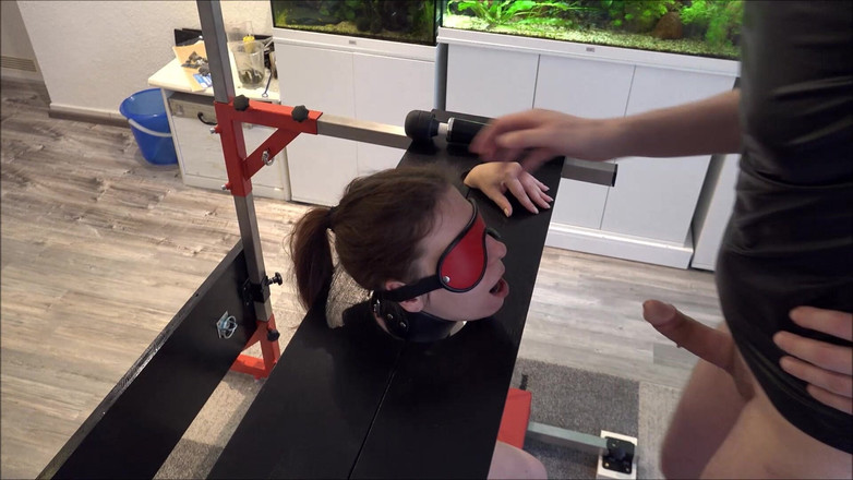 Master-Thomas: Köle, Direkte Savunmasız Sybian'da Orgazma Sürüklendi