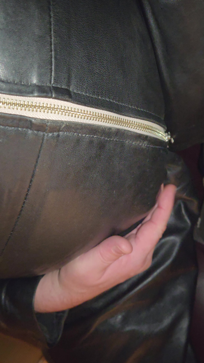 Leatherman63: チンコを叩く