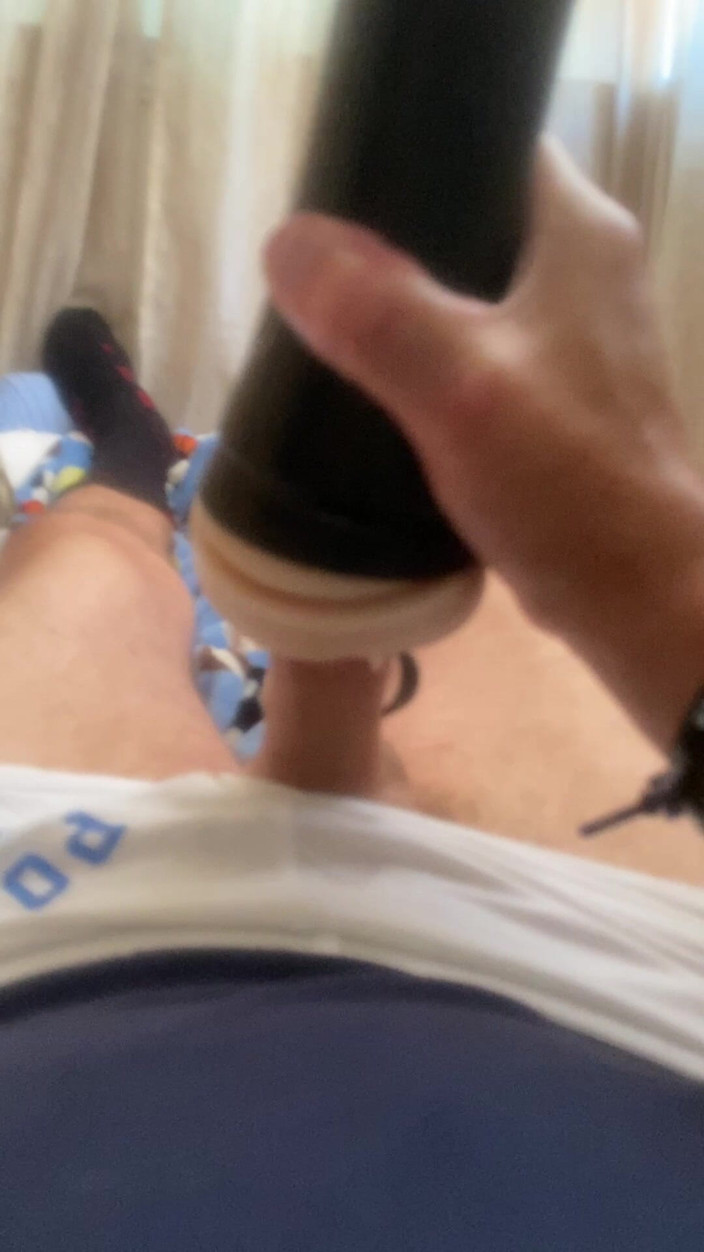 JockDad87: Jockdad87 usa seus brinquedos sexuais para atirar uma carga quente
