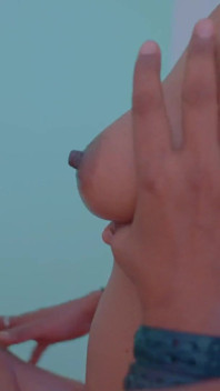 Slanke sexy huisvrouw genoot van haar seksuele verlangen van haar man