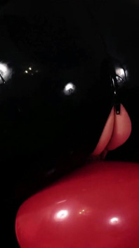 아리아의 섹시한 Latex Catsuit 애타게