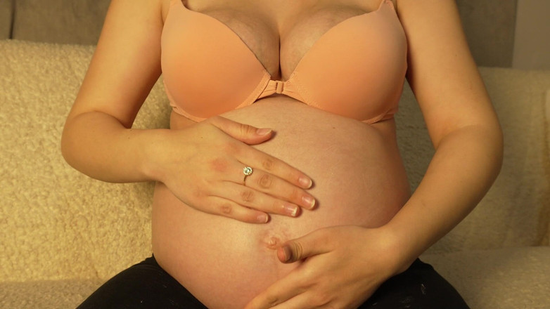AmayaMori: Ich zeige dir meinen großen schwangeren bauch aus verschiedenen positionen