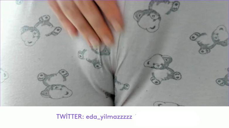 bigass_sexy_bigboobs: PIJAMA MASTÜRBASYONU- AMCıĞıNı PIJAMAYLA OVUYOR