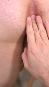 Lần đầu tiên đút đôi cho người vợ mông to với con cu giả xxl qua đường lỗ hậu và con cu trong âm hộ kết thúc với lượng tinh khổng lồ trên đít