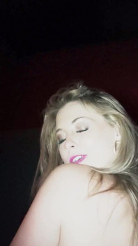 Tarian vip pribadi sunny lane!
