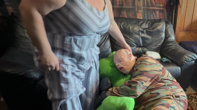 Aaexperiencesltd: Мачеха наказывает Leo за шаловливое поведение