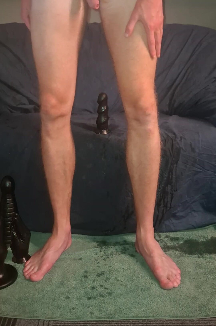 NoFace Twink X: Solo gay twink houdt van dildo rijden en heeft pisorgasmes