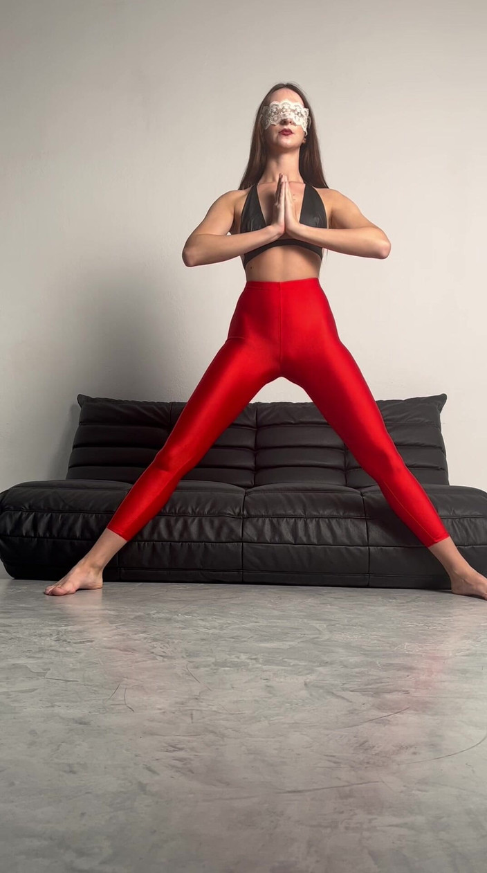 Skinny_lady69: Legging yoga en nylon rouge